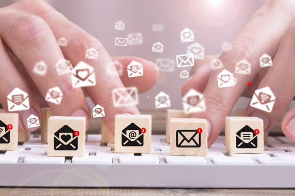 Communication tech takes up 80% of workday: report